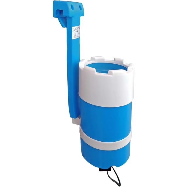 Summer Fun Skimmy 2 hang-on cartridge filter unit clipped over a steel-wall pool